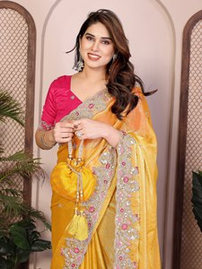 Sari en soie dorée NiMa Creations, broderie rose, tenue de mariage traditionnelle pour femmes, longueur au sol, coupe classique, séchage rapide, toutes saisons - Product Image 2