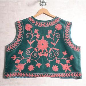 Chaleco de Terciopelo Suzani Hecho a Mano para Mujer, Estilo Boho, Bordado Floral, Prenda Exterior de Diseño Vintage - Product Image 4