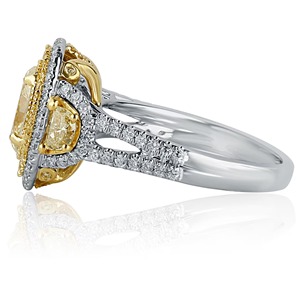Anillo de Compromiso con Doble Halo de Diamantes Amarillos de Laboratorio, Corte Ovalado, Diseño Nuevo, en Oro Blanco, Anillo de Diamantes de 3 Piedras con Vástago Dividido - Product Image 2