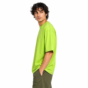 T-shirt ample de qualité supérieure pour homme, offrant un confort surdimensionné, un tissu doux et respirant, et un look élégant et polyvalent pour un style moderne. - Product Image 4