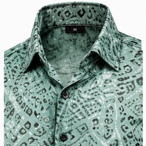 Chemise à imprimé graphique pour homme avec tissu doux au toucher et une expérience de port décontracté confortable toute la journée - Product Image 3