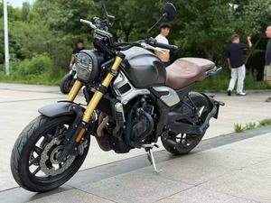 Moto Scrambler rétro à double cylindre parallèle refroidi par eau de 500 cm³, parmi les plus vendues, avec ABS Bosch à double canal, idéale pour les trajets en ville - Product Image 1