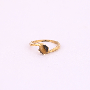 Bague de mode en laiton plaqué or de style antique pour femmes - Product Image 1
