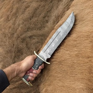 Couteau de chasse Bowie en acier Damas forgé à la main avec manche en cuir et lame à pointe tombante - Product Image 1