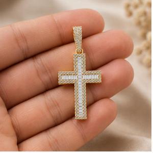 Elegante Colgante Religioso de Plata 925 Chapado en Oro con Cruz Cristiana de Jesús, Diamantes Cultivados en Laboratorio, Estilo Hip Hop - Product Image 3