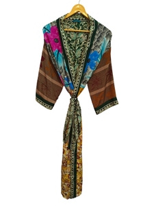 Kimono indio de seda con patchwork, túnica larga para dormir o para la playa, hecho a mano, vintage, de sari de seda reciclada. - Product Image 2