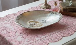 Plato de servir de nácar que combina elegancia natural y artesanía, ideal para entretener o añadir un toque de lujo a la decoración. - Product Image 2