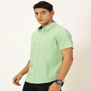 Chemise d'été à manches courtes décontractée à la mode pour hommes, fermeture à glissière ample personnalisée avec caractéristiques anti-rides et respirantes - Product Image 3