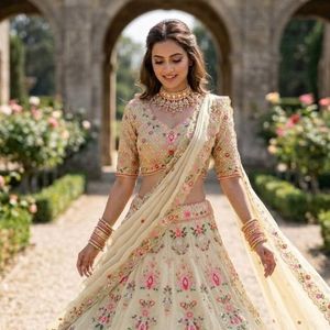 Conjunto de Lehenga Choli de georgette sintética de diseñador con bordados, lentejuelas y trabajo de corte es un conjunto étnico impresionante diseñado para bodas. - Product Image 2