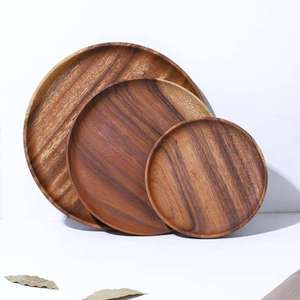 Assiette en bois de qualité supérieure pour la table à manger, la présentation des aliments et une utilisation élégante à la maison et en cuisine, disponible à la vente - Product Image 1