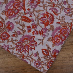 Tela de Algodón Blanco de Calidad de Exportación con Estampado Floral Naranja y Rosa Hecho a Mano para Compradores de Prendas de Vestir y Textiles para el Hogar - Product Image 2