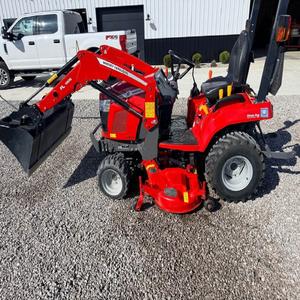 Tracteur agricole compact Massey Ferguson GC 1723E 24,5 CV 4x4 à transmission par engrenages avec chargeur et surveillance à distance – Vente en gros - Product Image 3