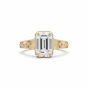 แหวนเพชรแล็บทรงเอเมอรัลด์ 2 กะรัต, แหวนทอง 14K ลายสลักลายรัศมีพระอาทิตย์, แหวนหมั้นประดับไพลินสีชมพูสไตล์อาร์ตเดโคสำหรับเธอ - Product Image 1