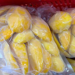 Frozen Mango Cheek Halves Pulp Block for <b>Desserts</b> Tropical Food and Beverages Ingredient Bulk Wholesale in Vietnam - Product Image 2