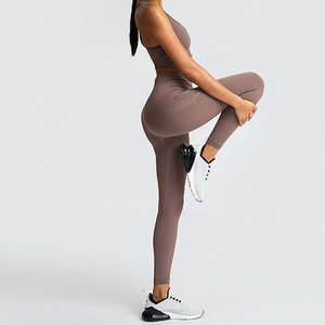 Ensemble de yoga premium personnalisé avec logo, vêtements de sport solides, fabricant pakistanais, vente en gros, vêtements d'entraînement sans couture, légers - Product Image 5