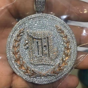 Pendentif cercle personnalisé bicolore avec lettre, en argent 925 plaqué or 18 carats, Moissanite, Bijou de luxe Hip Hop Bling Iced pour homme, idéal pour les soirées - Product Image 6