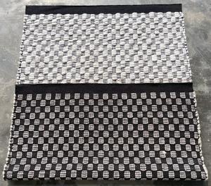 Tapis en laine noir et blanc contemporain de luxe, tissé à la main, prix direct usine indienne, pour intérieur et usage domestique. - Product Image 4