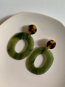 Pendientes de Resina Hechos a Mano, Joyería Moderna de Resina, Pendientes de Resina Ovalados, Pendientes Colgantes Verdes, Pendientes de Resina de Diseño - Product Image 2