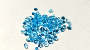 Topaze bleue naturelle AAA, taille brillant 6 mm |   Pierre précieuse brute calibrée extraite de la terre |   Fabrication de bijoux avec jeu de couleurs - Product Image 3