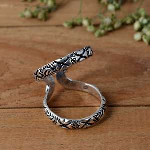 Anillo Ajustable de Plata de Ley 925 para Artritis |   Anillo de Soporte para Dedos con Diseño Floral Tribal Oxidado Nakkashi, Joyería Terapéutica - Product Image 2