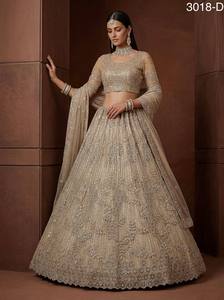 Collections de vêtements de mariée indiens en velours pour la mariée avec travail Zarkhan, modèle FZBELLA par Fabzone - Product Image 4