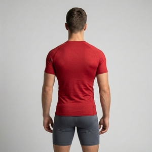 T-shirt de compression rouge à manches courtes pour homme, coupe ajustée, séchage rapide, col rond, tricoté, haut de performance athlétique - Product Image 2