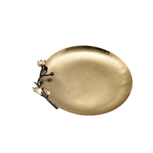 Bandeja de servir decorativa de metal dorado vintage con asas de mimbre para aperitivos o postres, ideal para fiestas, eventos u ocasiones especiales. - Product Image 2