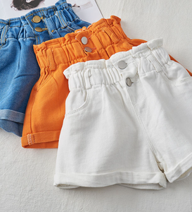 Shorts Bermuda de Algodón para Niñas, Color Blanco Sólido, Cintura Elástica, Estilo Casual, Logotipo Impreso, Corte Medio - Product Image 3