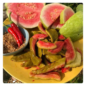 Goyave séchée douce de qualité supérieure avec sel au chili |   Collation saine au goût unique - Product Image 5