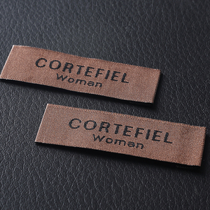 Etiquetas Tejidas Personalizadas de Alta Calidad para Fabricantes de Ropa - Product Image 3