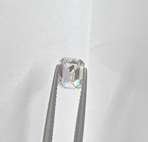 Diamant de laboratoire taille émeraude, pierre non montée, certifié IGI, VVS2, blanc, pour la fabrication de bijoux - Product Image 2