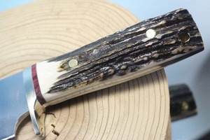 Couteau Bowie artisanal de qualité industrielle à lame droite en acier inoxydable avec manche en corne et étui en cuir antidérapant ODM OEM - Product Image 2