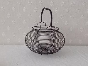 Classic Farmhouse <b>Egg</b> Holder <b>Basket</b>, Wire Frame Kitchen Organizer - Product Image 3
