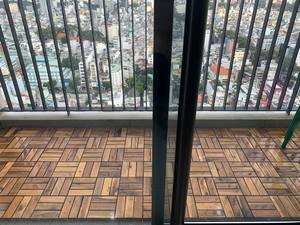 Dalles de terrasse emboîtables en bois d'acacia, dalles de sol pour terrasse, pour finition intérieure et extérieure, teck doré, 300 x 300 mm - Product Image 6