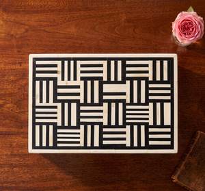 Caja de Joyería Rectangular de Madera Ecológica con Diseño Geométrico en Blanco y Negro, Decoración Minimalista para Sala de Estar - Product Image 1