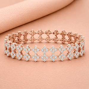 Bracelet à maillons floraux en diamant trois tons avec motif ajouré, bijoux de mariage de luxe pour femmes - Product Image 2