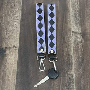 March Expo 2026 Fashion Luxury Cow Leather Keyring Engraved Checkered Key Chains Elegant Personalized Wristlet With Rings - Product Image 4