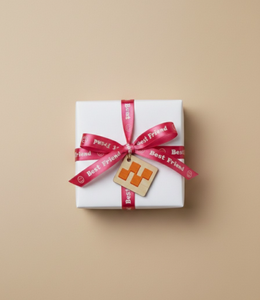 ริบบิ้นผ้าซาตินสีชมพูพิมพ์ลายเพื่อนซี้ ขนาด 10 มม. ผลิตจากโพลีเอสเตอร์ 100% ยี่ห้อเนลกามัล อินดัสทรีส์ ทนต่อการหดตัว เหมาะสำหรับตกแต่งและห่อของขวัญ - Product Image 4