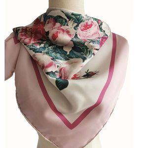 Écharpe carrée en satin de soie personnalisée pour filles avec motif de nœuds, en soie de mûrier ultra douce, taille et couleur personnalisables - Product Image 1