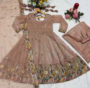 Traje de Gala Sharara con Dupatta de Seda Suave y Texturizada de 3/9 mm con Bordado Multicolor y Lentejuelas - Product Image 6