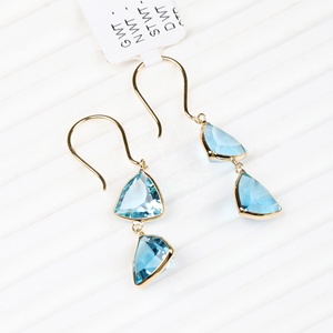 Pendientes de Oro Amarillo Sólido de 18K con Dos Piedras de Topacio Azul Natural en Forma de Trillón, Joyería Fina, Memoria Jewels - Product Image 4