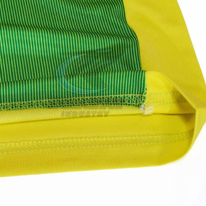 Material ligero con control de humedad para un juego activo, camiseta de fútbol cómoda y ajustada. - Product Image 4