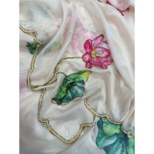 Sari de Chifón Hecho a Mano con Hermoso Estampado Floral y Silueta Recta para Fiestas - Product Image 6