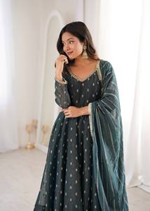 Lanzamiento de un nuevo diseño de moda Bollywood: Gwon&Pent&dupatta, listo para usar. - Product Image 4