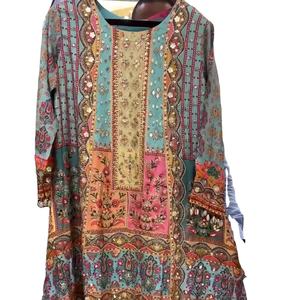 NUEVO TRAJE PAKISTANÍ DE DISEÑADOR EN GEORGETTE FUAX PESADO CON ESTAMPADO DIGITAL Y TRABAJO A MANO - Product Image 1