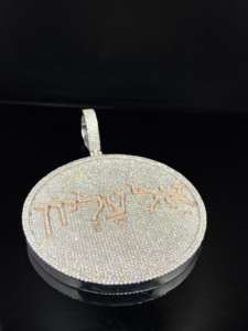 Pendentif en alliage plaqué or, style hip-hop, avec diamants givrés - Product Image 4