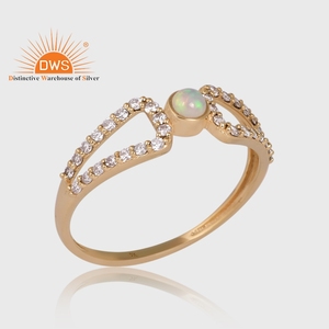 แหวนหมั้นเพชรเลี้ยงในห้องปฏิบัติการสุดหรู วงแหวนทองคำแท้ 9K พร้อมพลอยโอปอลเอธิโอเปีย ดีไซน์โดดเด่นสำหรับผู้หญิง - Product Image 3