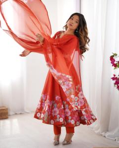 Magnifique robe Anarkali indienne pakistanaise en tissu organza, imprimé floral fantaisie, pour fêtes, mariages, occasions décontractées, vêtements traditionnels pour femmes. - Product Image 4