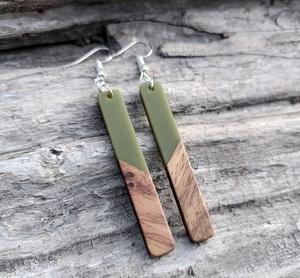 MN EXPORTS Boucles d'oreilles pendantes bohèmes en bois et résine faites à la main, accessoire de mode élégant pour femme, idéal pour les fêtes et les occasions islamiques - Product Image 6