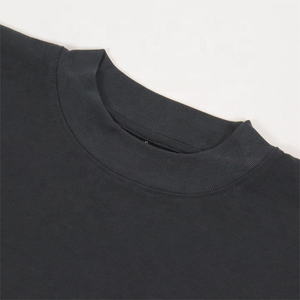 T-shirt streetwear pour homme personnalisé à col rond, coupe ample, épaules tombantes, manches courtes, 100% coton, respirant et écologique - Product Image 3